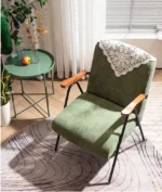 كرسي بتصميم مميز حديث