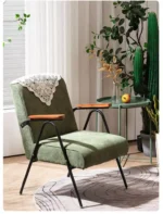 كرسي بتصميم مميز حديث