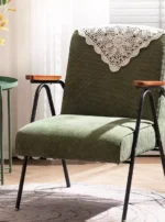 كرسي بتصميم مميز حديث