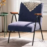 كرسي بتصميم مميز حديث