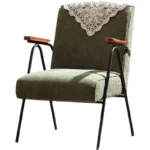 كرسي بتصميم مميز حديث