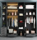 ⁦خزانة ملابس بتصميم كلاسيكي⁩ - الصورة ⁦3⁩