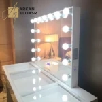 تسريحة غرفة نوم بإضاءة ليد مدمجة