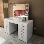 تسريحة غرفة نوم بإضاءة ليد مدمجة