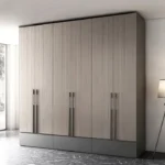 ⁦خزانة ملابس خشبية بتصميم مميز⁩ - الصورة ⁦2⁩