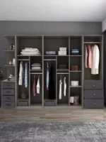 ⁦خزانة ملابس بتصميم كلاسيكي⁩ - الصورة ⁦4⁩