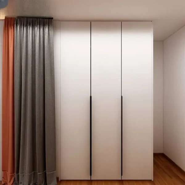 خزانة ملابس ذات تصميم مميز