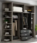 ⁦خزانة ملابس بتصميم جذاب⁩ - الصورة ⁦3⁩