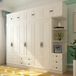 خزانة ملابس بتصميم بسيط وعصري – أبواب سحاب وأرفف داخلية – مناسبة للمساحات الصغيرة – تشطيب هادئ وأنيق