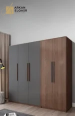 خزانة ملابس بتصميم خشبي مميز