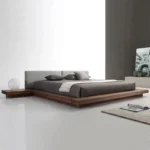 سرير خشب بتصميم بسيط