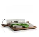 سرير خشب بتصميم بسيط