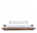 سرير خشب بتصميم بسيط