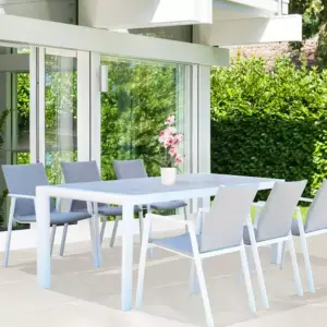 طاولة طعام مع 6 كراسي بتصميم مميز