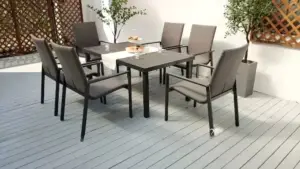 طاولة طعام مع 6 كراسي بتصميم مميز