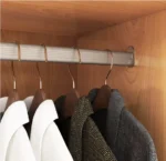 ⁦خزانة ملابس بتصميم جذاب⁩ - الصورة ⁦4⁩