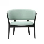 كرسي مميز بشكل بسيط