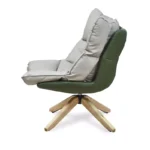 كرسي بمقعد جلدي وارجل خشبية