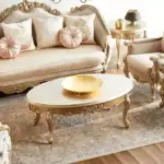 طقم كنب كلاسيكي فاخر 3+2+1 – تنجيد مخملي مطرز – هيكل خشبي منحوت – تصميم ملكي بلون بيج راق