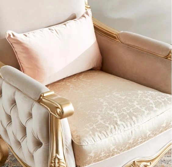 طقم كنب كلاسيكي فاخر 3+2+1 – تنجيد مخملي مطرز – هيكل خشبي منحوت – تصميم ملكي بلون بيج راق