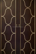 ⁦خزانة ملابس بتصميم كلاسيكي⁩ - الصورة ⁦2⁩