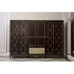 خزانة ملابس بتصميم كلاسيكي