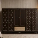 خزانة ملابس بتصميم كلاسيكي