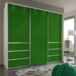 خزانة ملابس بتصميم عصري فاخر – أبواب انزلاقية وأرفف داخلية – تشطيب راقٍ وتنظيم مثالي