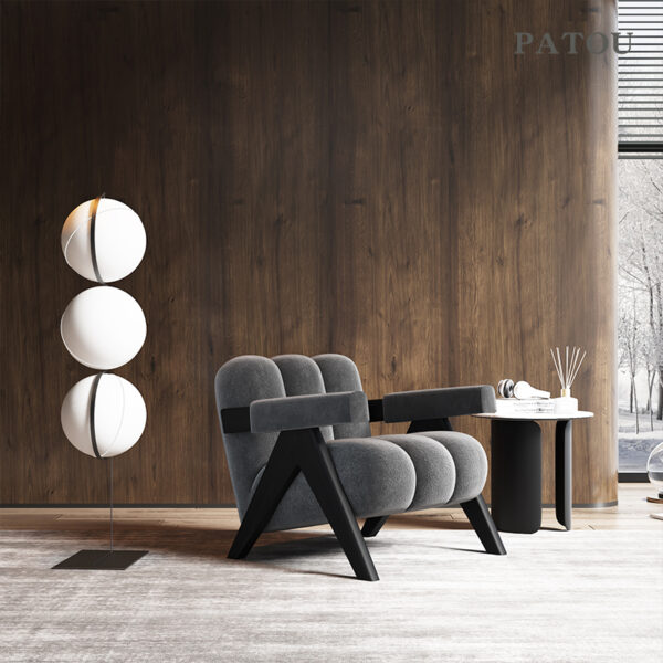 كرسي ذراعين بتصميم فاخر 2024