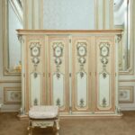 خزانة ملابس علي الطراز الملكي