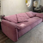 ⁦كنب مودرن مخملي من تصميم بروك⁩ - الصورة ⁦7⁩