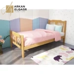 سرير نوم خشب بتصميم بسيط