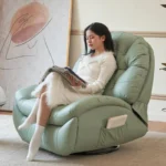 كرسي استرخاء ليزي بوي فخم – آلية إمالة يدوية – تنجيد ناعم ومريح – قاعدة خشبية – لون رمادي فخم