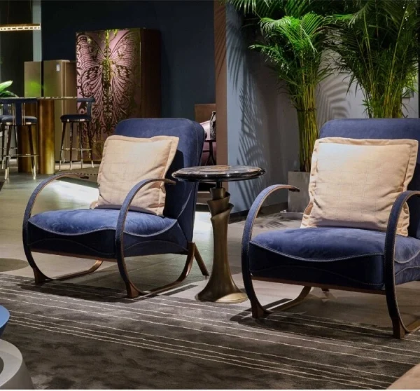 كرسي مفرد مبطن بالكامل