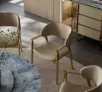 كرسي طاولة طعام جلد بتصميم فاخر