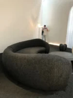 ⁦كنب مودرن منحني فاخر⁩ - الصورة ⁦5⁩