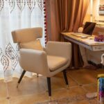 كرسي مفرد جلد بسيط