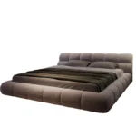 سرير منخفض الارتفاع – تصميم عملي مع كومدينة جانبية – هيكل خشبي أنيق – مثالي للغرف الصغيرة