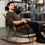 ⁦كرسي استرخاء هزاز خشبي بتصميم فخم⁩ - الصورة ⁦2⁩