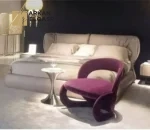 كرسي مفرد بحواف دائرية حديثة
