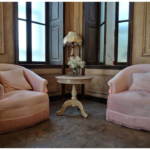 كرسي مفرد بتصميم كلاسيكي