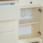 ⁦بوفيه فاخر بتصميم كلاسيكي أنيق⁩ - الصورة ⁦5⁩