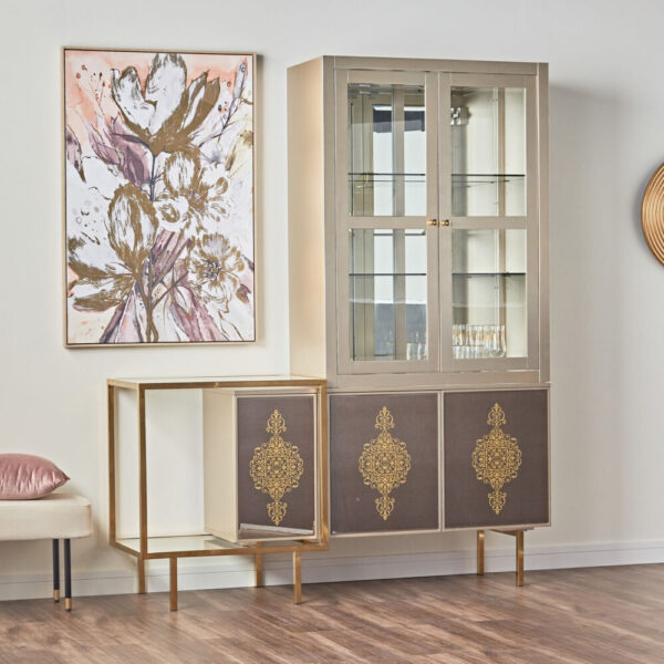 بوفية بتصميم فريد وأرجل قوية من الفولاذ