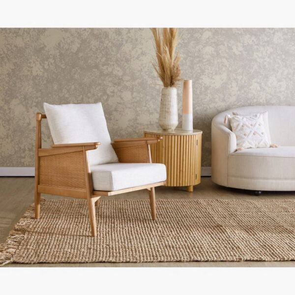 كرسي بذراعين بتصميم أودينس