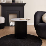 ⁦طاولة جانبية بسطح رخامي بتصميم  مونوكروم⁩ - الصورة ⁦4⁩