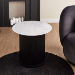 ⁦طاولة جانبية بسطح رخامي بتصميم  مونوكروم⁩ - الصورة ⁦3⁩