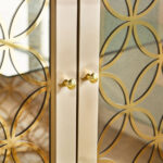 ⁦بوفية بتصميم فاخر وقاعدة معدنة صلبة⁩ - الصورة ⁦6⁩