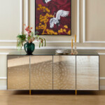 بوفيه بتصميم عصري وقاعدة معدنية صلبة