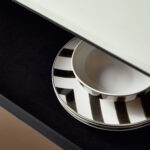 ⁦بوفيه بتصميم عصري وقاعدة معدنية صلبة⁩ - الصورة ⁦5⁩