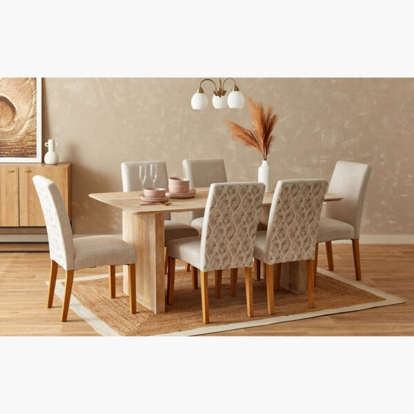 طاولة سفرة ذات ستة مقاعد ولمسة فريدة